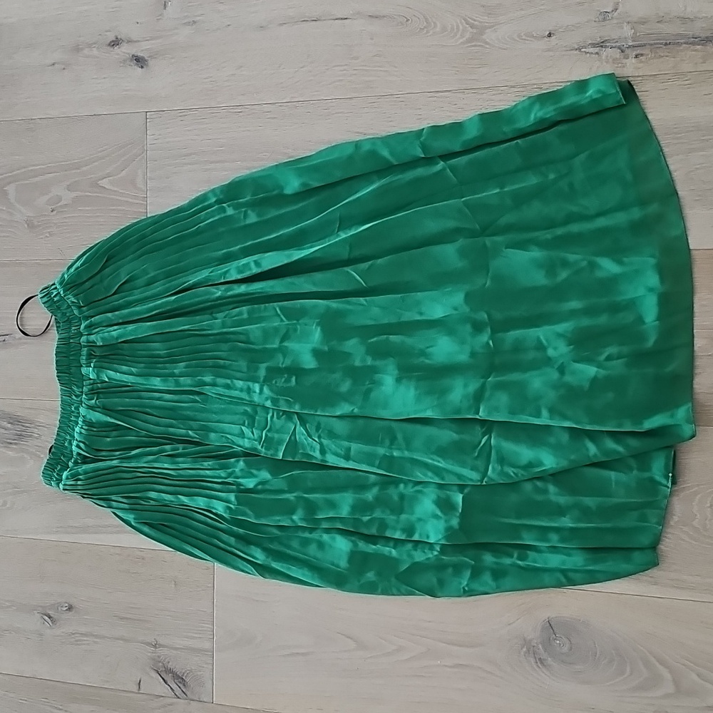 NWOT Elegant Green Pleated Skirt - Picture 3 of 3